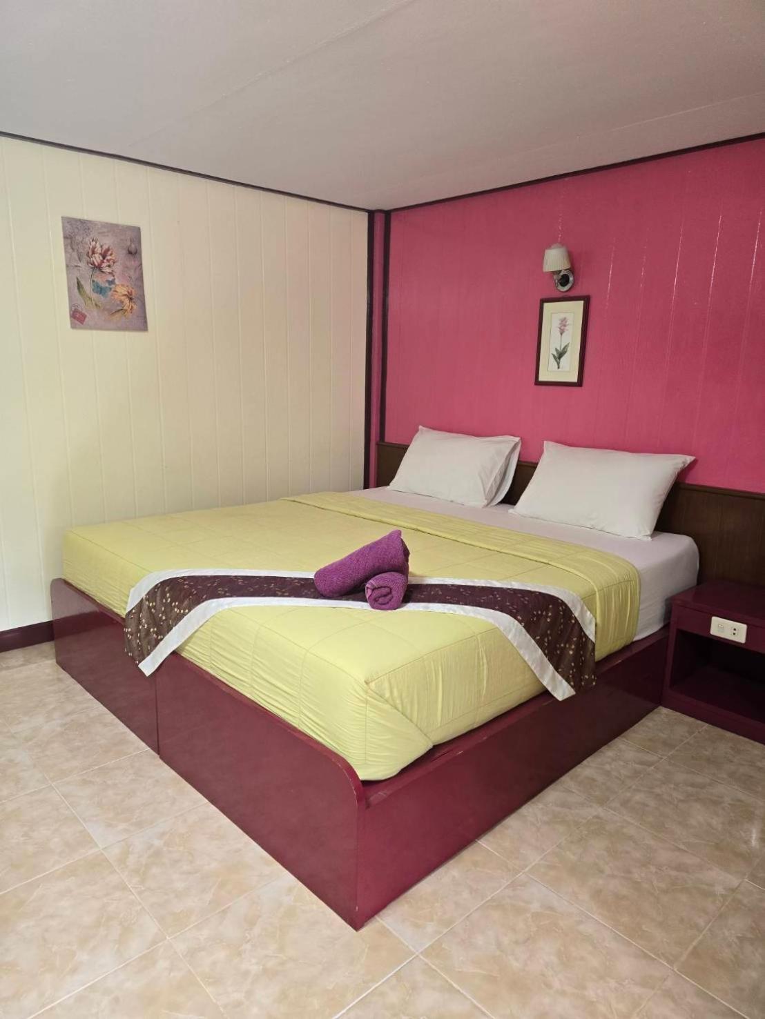 Hotel Haad Somboon House Bang Saphan Esterno foto