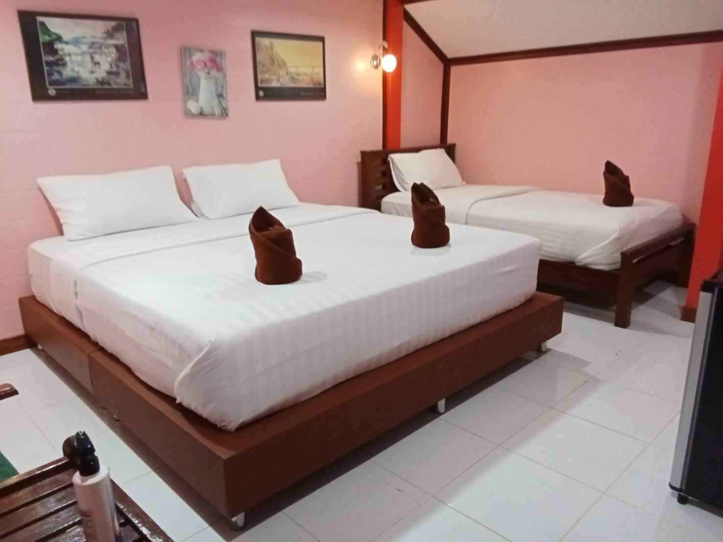 Hotel Haad Somboon House Bang Saphan Esterno foto